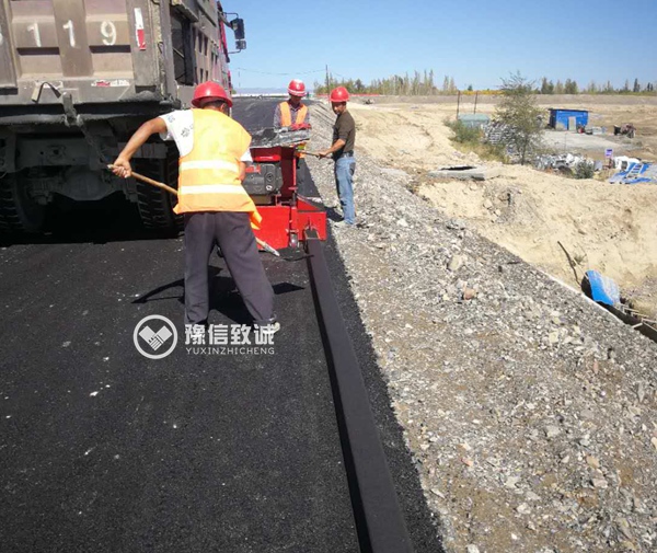 瀝青路緣石滑膜機,現(xiàn)澆路沿石成型機